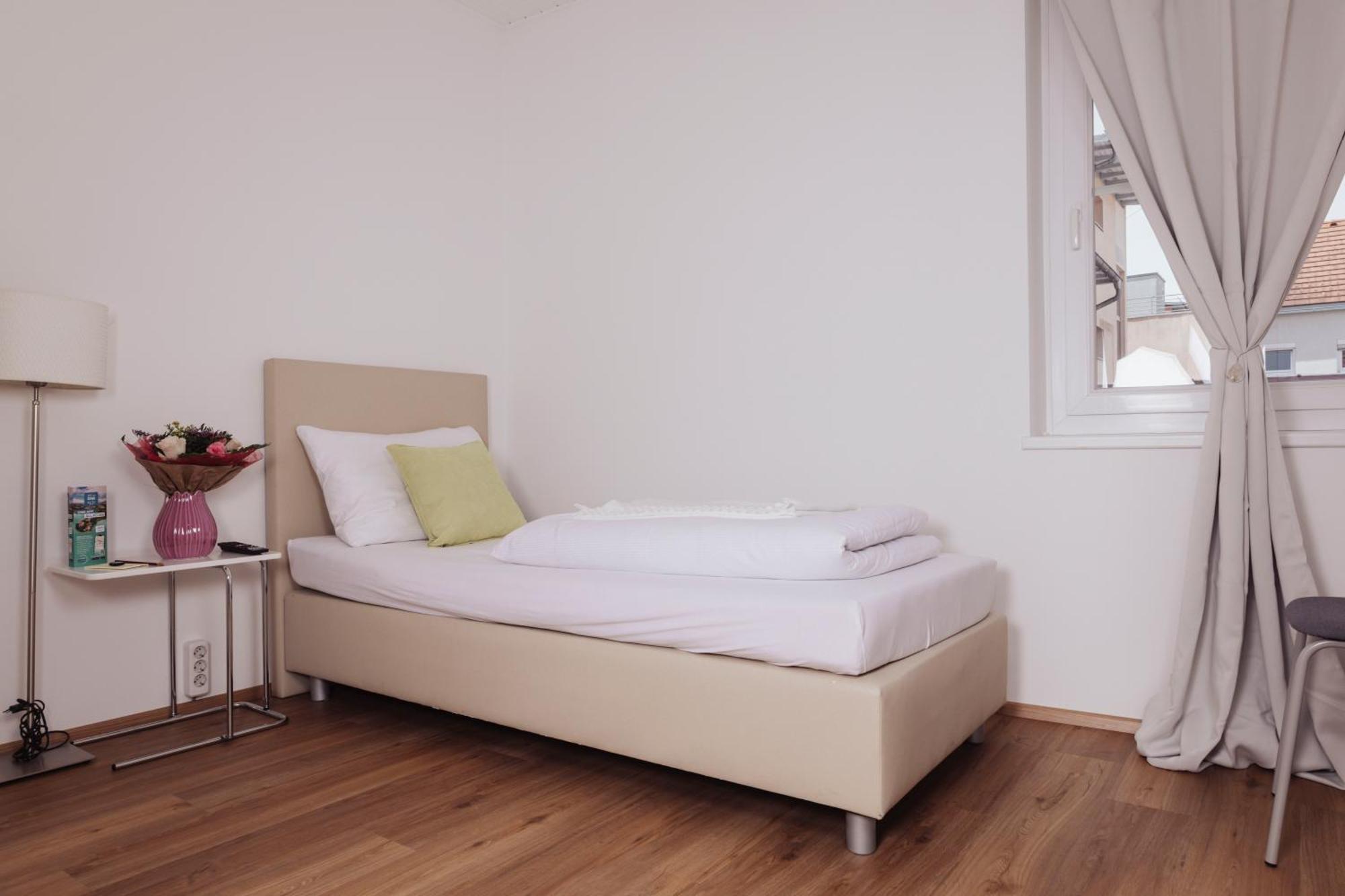 Cityhotel Am Domplatz Self-Checkin 克拉根福 外观 照片
